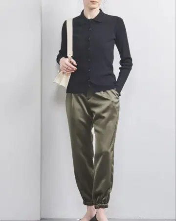 새상품 UNITED ARROWS 클린 새틴 조거 팬츠