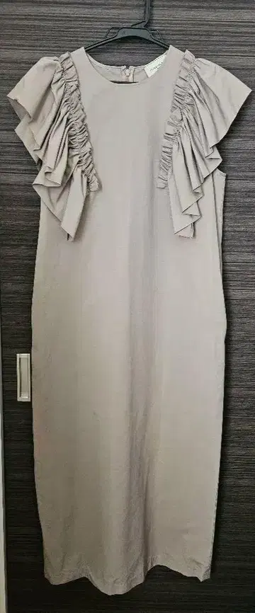 UNITED ARROWS 베이지 어깨 프릴 원피스 38