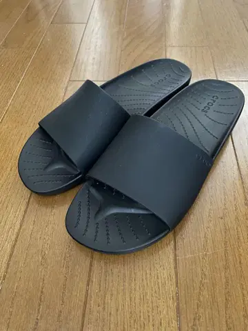 Crocs 블랙 슬라이드 샌들