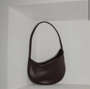 아누케 가죽 원형 가방