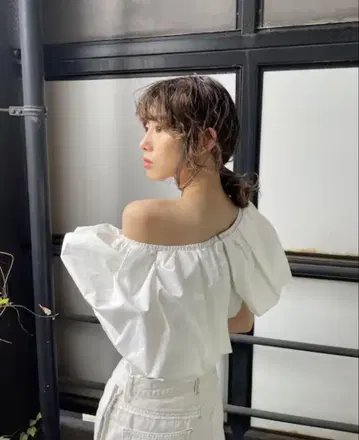 2WAY 프릴 블라우스 원숄더 오프숄더