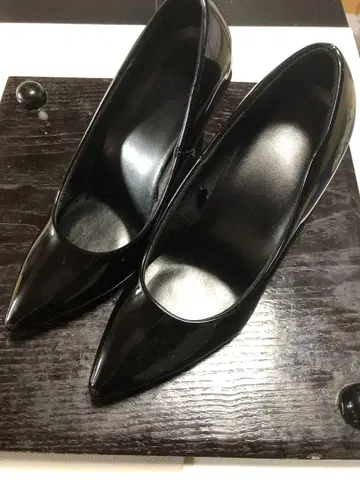 블랙 스틸레토 하이힐