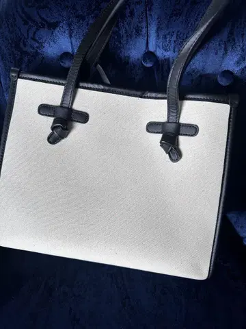 새상품급 GIANNI CHIARINI 토트백 화이트/말첼라 S
