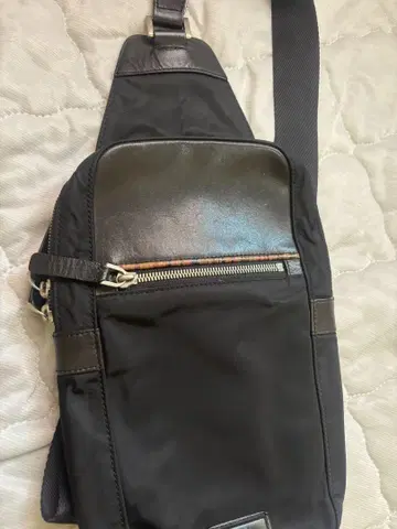 블랙 슬링 백 나일론 가죽