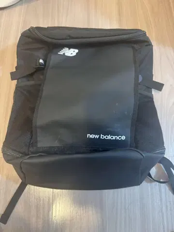 New Balance 블랙 럭색/백팩