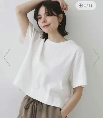 오페크 화이트 반팔 티셔츠