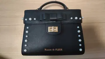 (Maison de FLEUR) 프론트 리본 탑 핸들 백