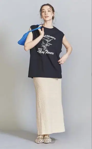 크림색 슬릿 롱 스커트
