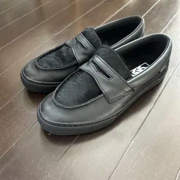 VANS 퍼가 달린 블랙 로퍼