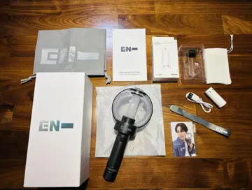 ENHYPEN OFFICIAL LIGHT STICK VER.2와 배터리