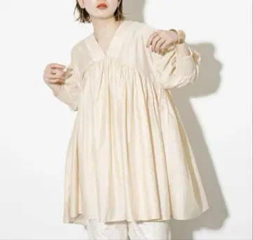 KBF 볼륨 개더 미니 원피스 L.BEIGE