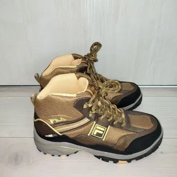 휠라 트레킹 슈즈 브라운 새상품 23.5cm