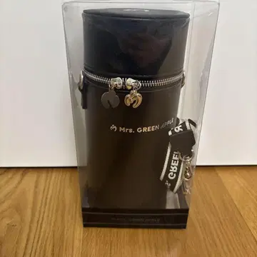 Mrs. GREEN APPLE 블랙 파우치