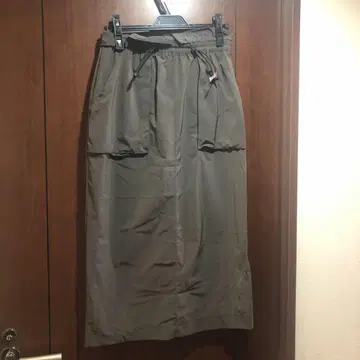 24SS BARNYARD 스톰 입체 포켓 라이트 스커트 모카