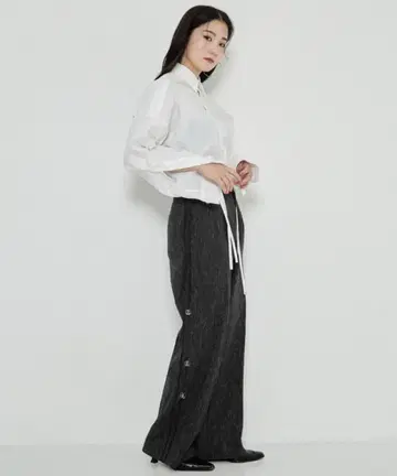 리브노브히코 이번 시즌 미사용 새상품 팬츠