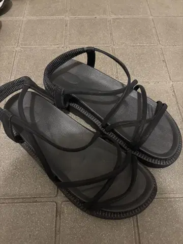 블랙 스포츠 샌들 스트랩 포함