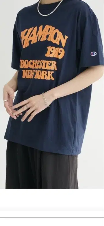 챔피온 네이비 티셔츠