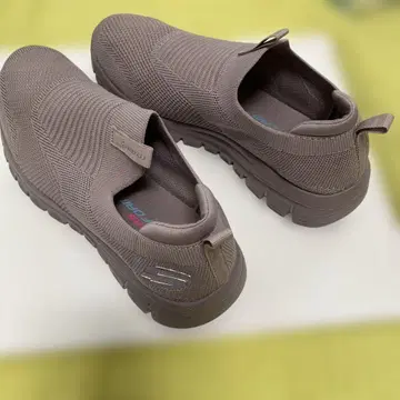 Skechers 슬립온 스니커즈 브라운