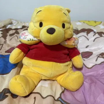 곰돌이 푸 봉제 인형 빨간색 의류