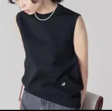 MADISONBLUE 매디슨 블루 SLEEVELESS KNIT 로고