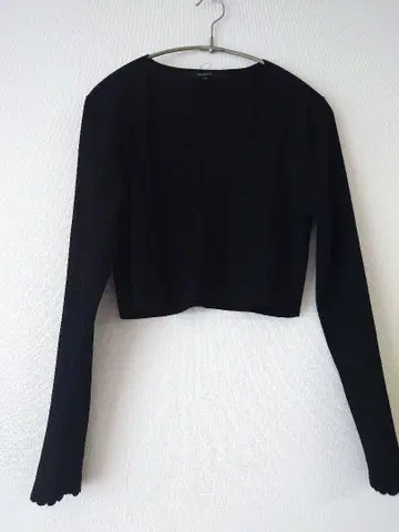 TOCCA 블랙 볼레로 스캘럽 엣지
