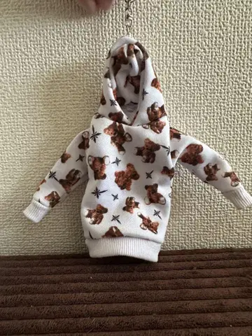 곰 무늬 후드 부착 맨투맨 키링 TRAVAS TOKYO