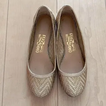 페라가모 FERRAGAMO 골드 플랫 슈즈