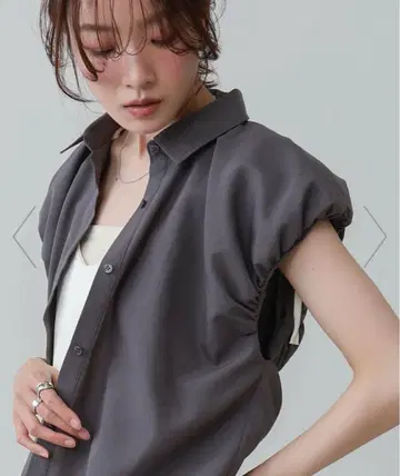 Bab 브로드 밑단 리본 벌룬 슬리브 셔츠