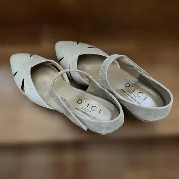 D'ICI 그레이 샌들 스트랩 포함 23cm