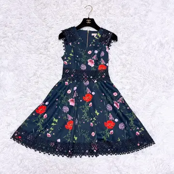 ted baker 꽃무늬 레이스 V 넥 슬리브리스 원피스 네이비