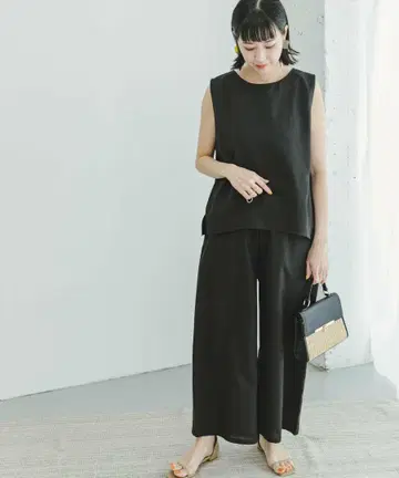 어반 리서치 아이템즈 린넨 라이크 셋업 블랙 슬리브리스