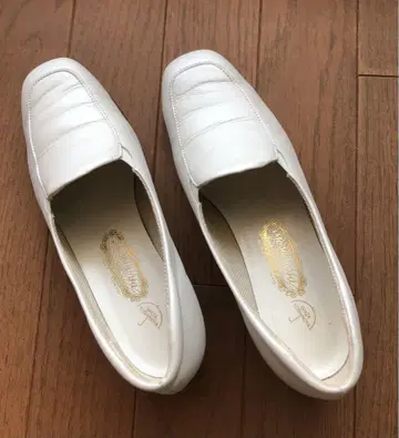긴자 요시노야 슬립온 화이트