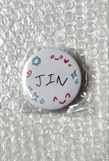 BTS JIN 캡슐 토이 캔뱃지