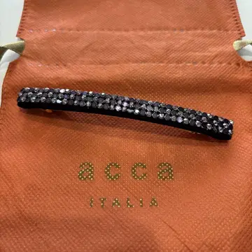acca 스톤이 달린 블랙 머리핀