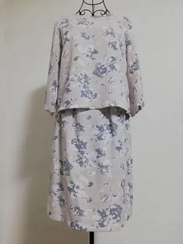 연보라색 꽃무늬 벌룬 슬리브 셋업