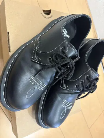 Dr. Martens 고딕 아메리카나 3홀