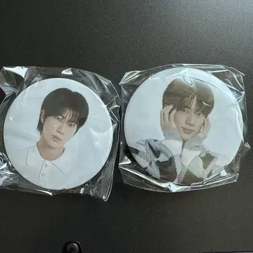 BTS JIN 캡슐 토이 캔뱃지