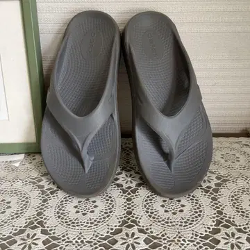 그레이 비치 샌들