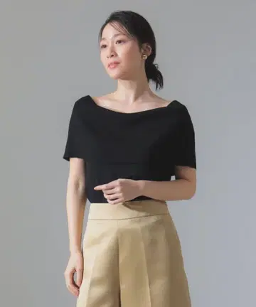BEAMS 빔즈 이번 시즌 오프숄더 슬리브리스 풀오버 니트