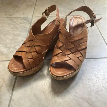 파비올루스콘니 샌들