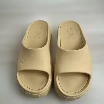 푸마 베이지 슬라이드 샌들