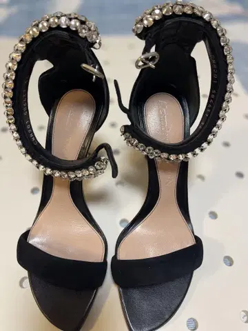 Alexander McQueen 블랙 하이힐 36