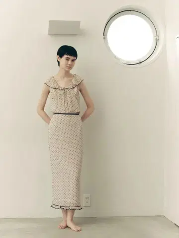 닷 프릴 스커트 베이지 로사리문