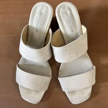 BEAUTY&YOUTH 베이지 힐 샌들