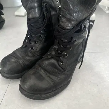 밀리터리 블랙 부츠