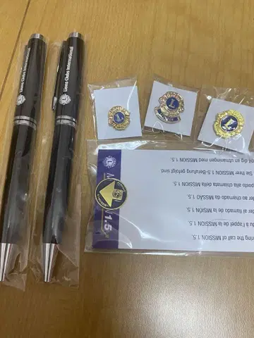 라이온스 클럽 배지와 볼펜 묶음 판매