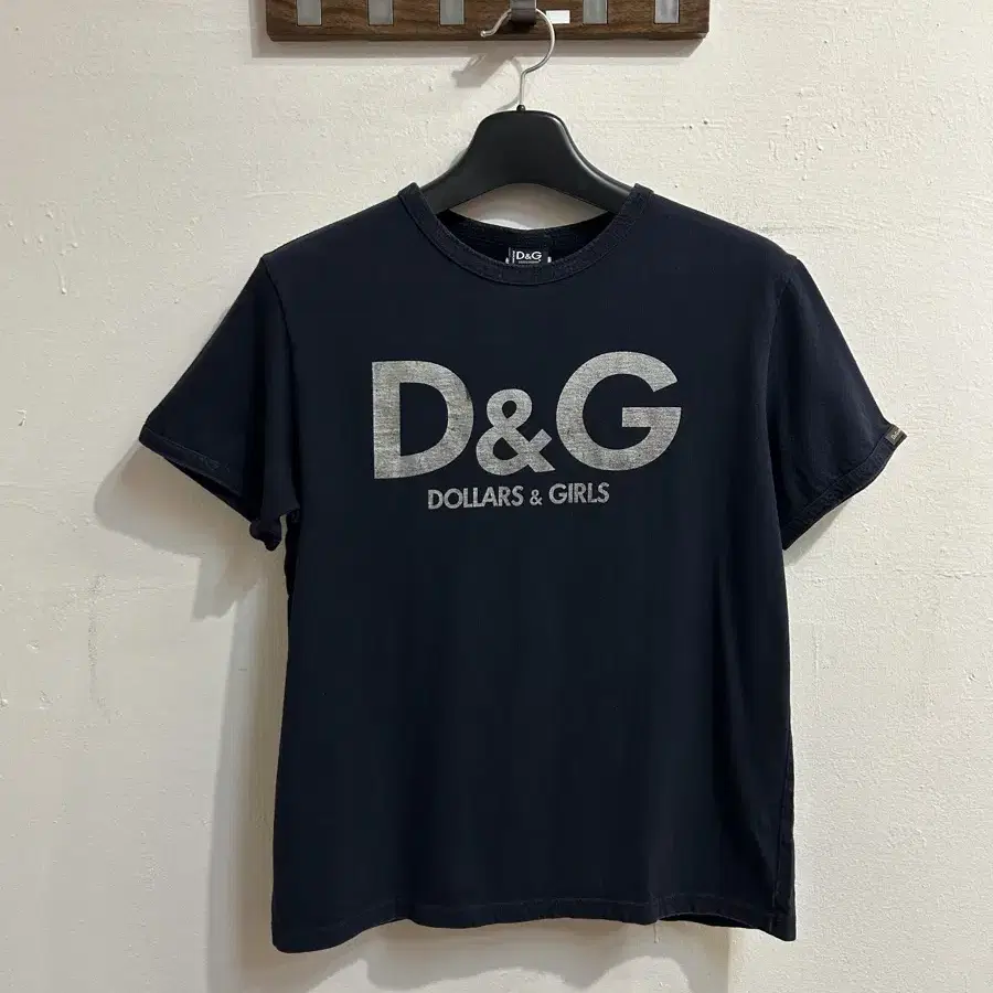 〈Dolce & Gabbana〉シャツ コットン ロゴプレート（関税込み） DOLCE&GABBANA コットンTシャツ プレート - メルカリ