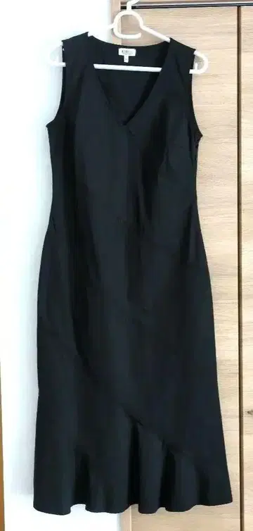 마레라 블랙 슬리브리스 롱 원피스