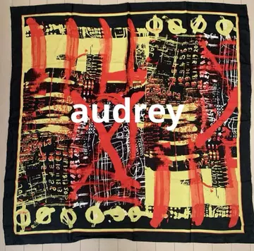 새상품급 audrey 오드리 실크 스카프 대형 올 패턴 그래픽 패턴