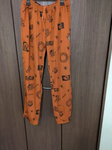 SANTA CRUZ 오렌지 프린트 패턴 치노 팬츠